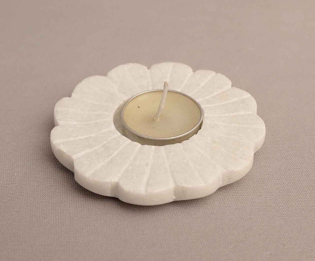 Beautiful floral marble candle holder handmade by artisans in the city of Taj Mahal, India