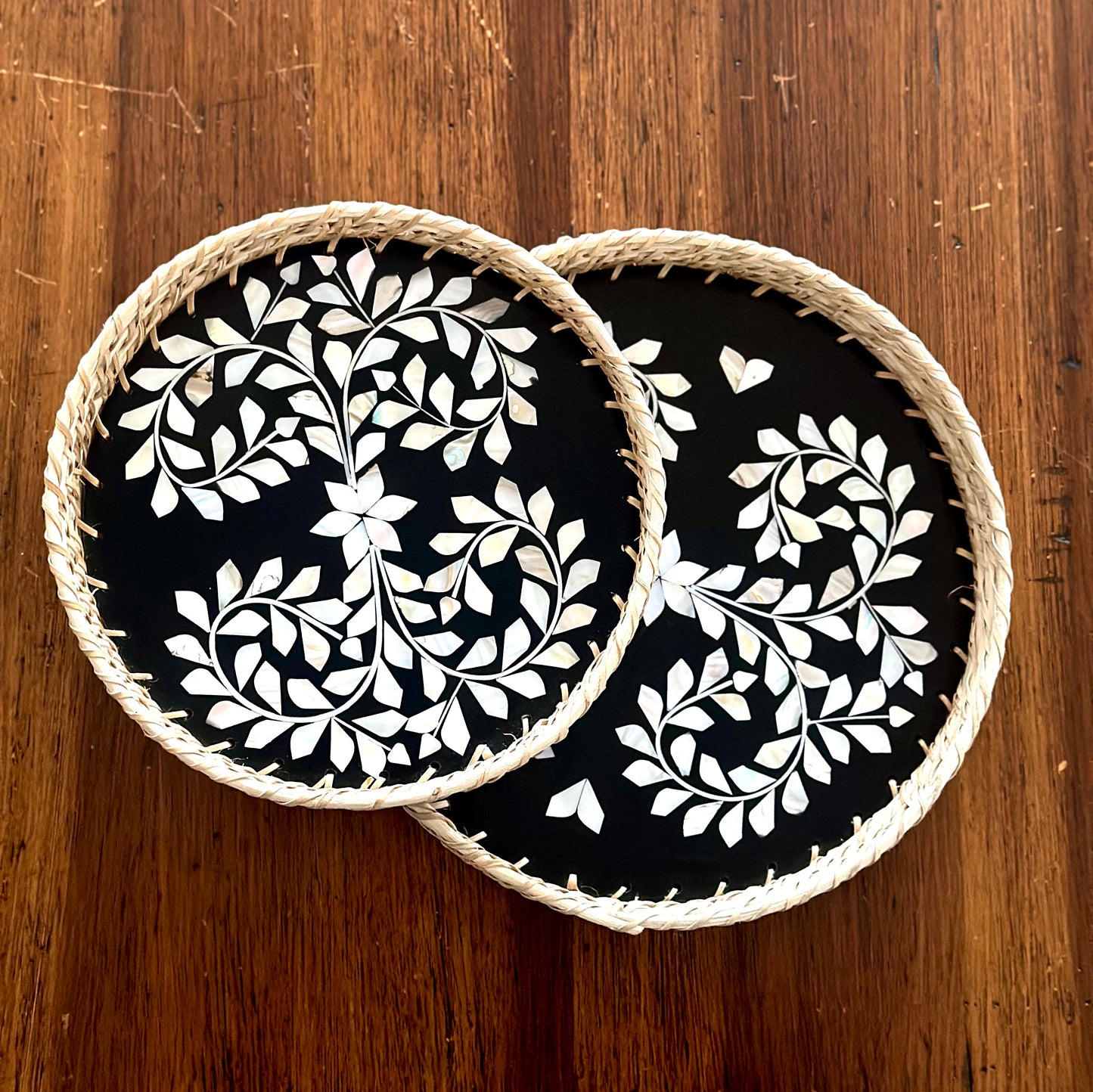 set of 2 stunning mother of pearl and rattan decorative trays in a monochromatic color and floral design